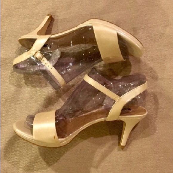 βΌοΈSOLDβΌοΈAlex Marie Leather Pumpππ΄ - Picture 6 of 10